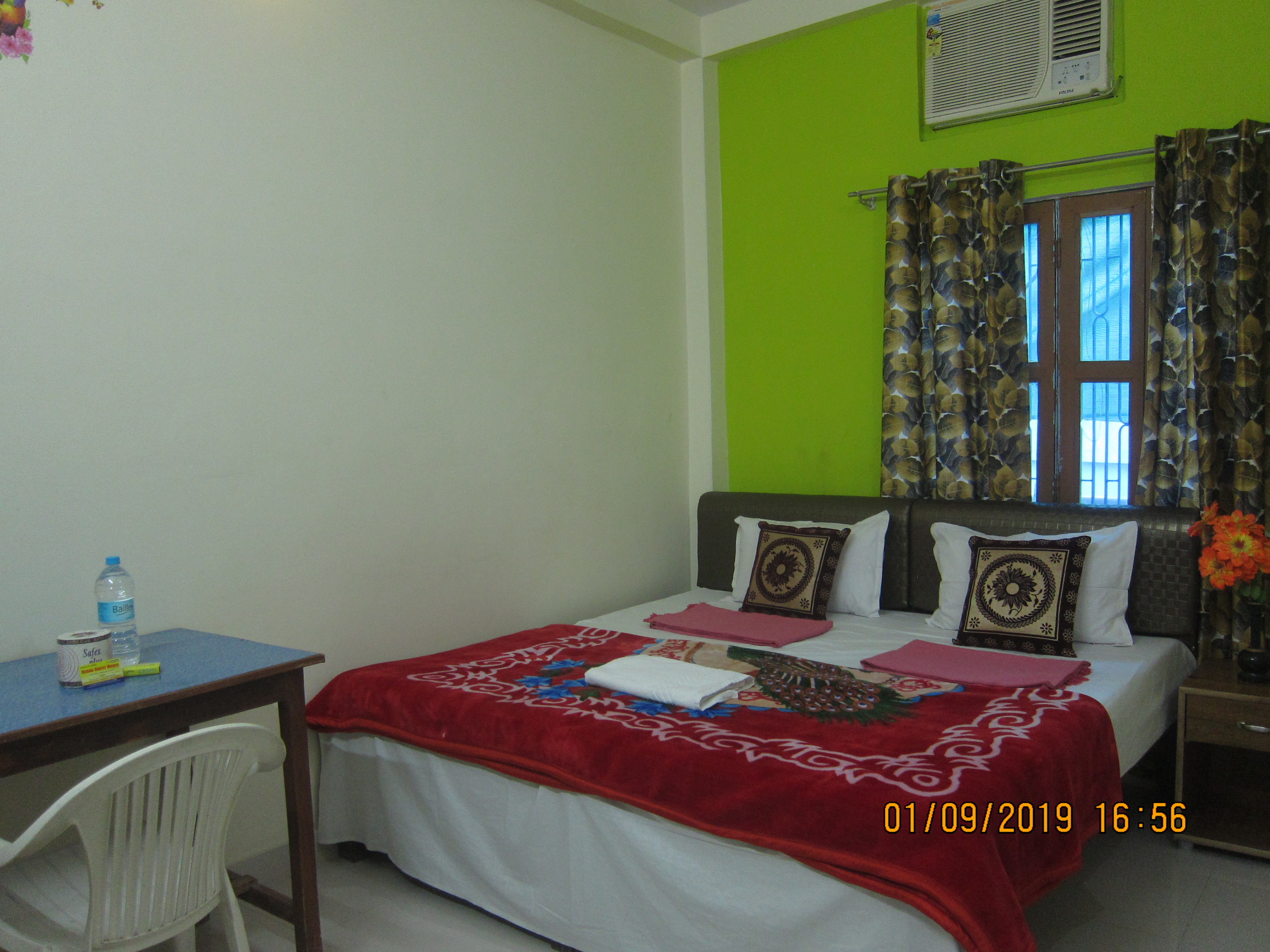 Standard Double Bed Room- AC (Varanasi)